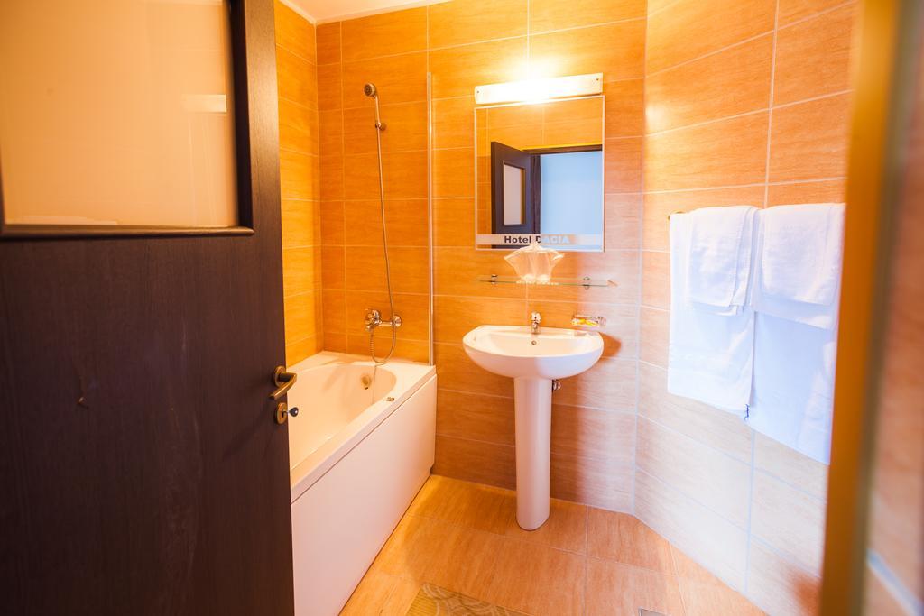 Dacia Hotel Байле Херкулане Екстериор снимка