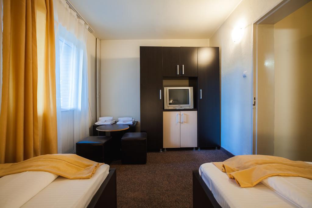 Dacia Hotel Байле Херкулане Екстериор снимка